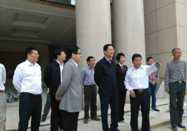 市中級人民法院院長居國屏視察區(qū)法院大樓項目