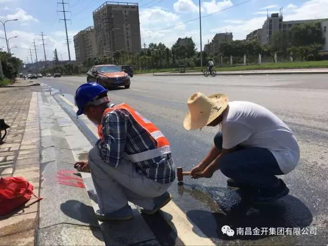 高溫下戰(zhàn)斗的測(cè)繪人，港口大道污水管網(wǎng)修復(fù)工程測(cè)繪工作