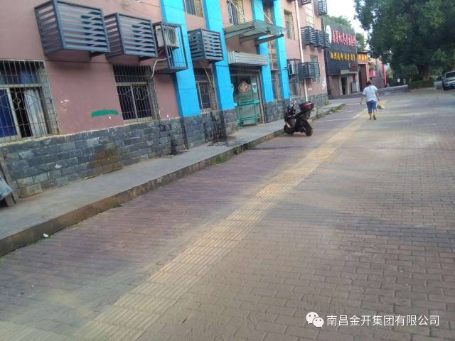 管護(hù)公司開展盲道改造建設(shè)工作 