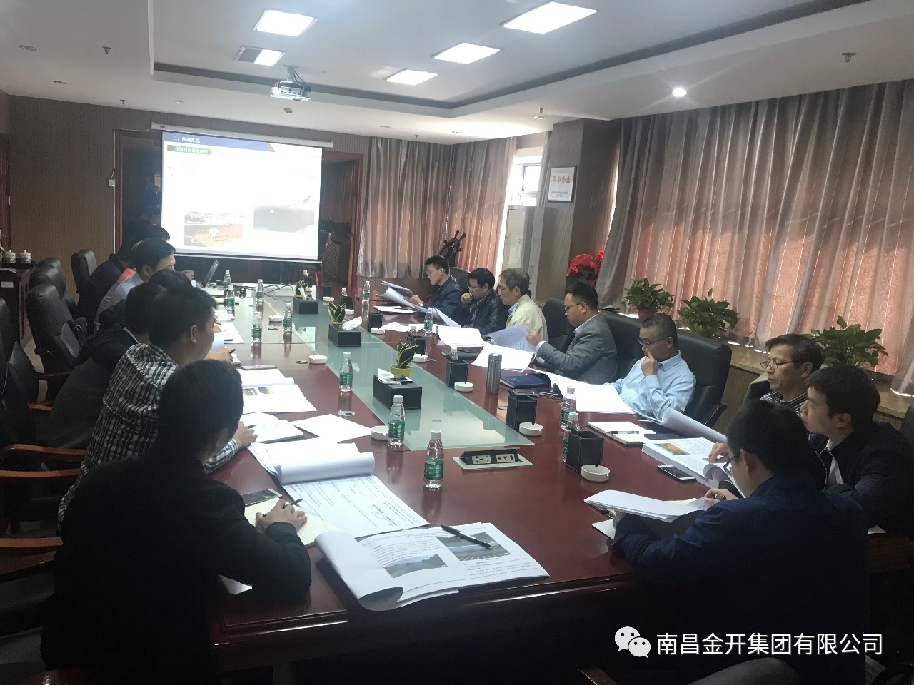 項目公司組織召開《英雄大道路基處治及現(xiàn)狀管線利用方案