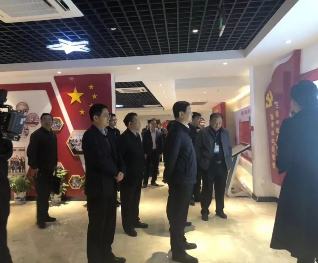 省委常委、秘書長趙力平參觀考察區(qū)黨群服務(wù)中心 