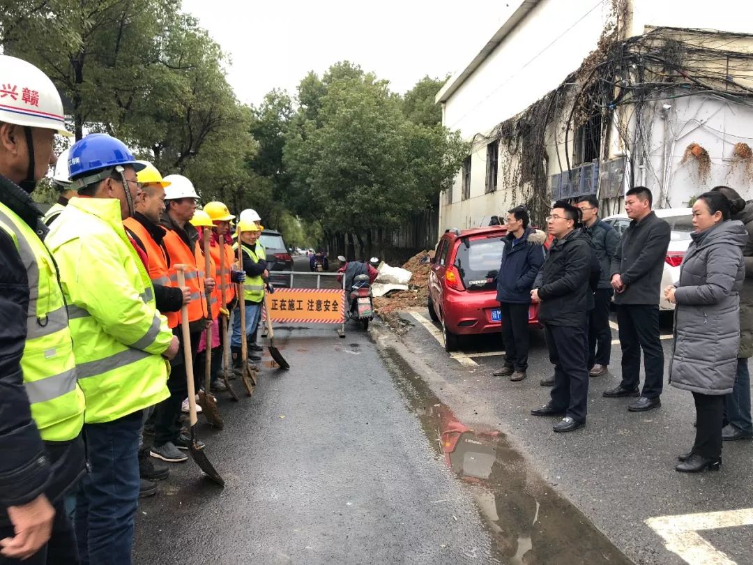 工匠集團(tuán)組織開展在建項(xiàng)目復(fù)工慰問活動 