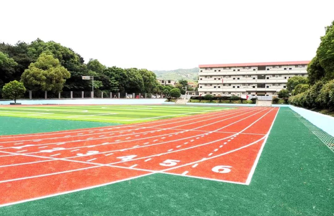 雙嶺小學(xué)運動場及道路維修改造工程全面竣工啦！