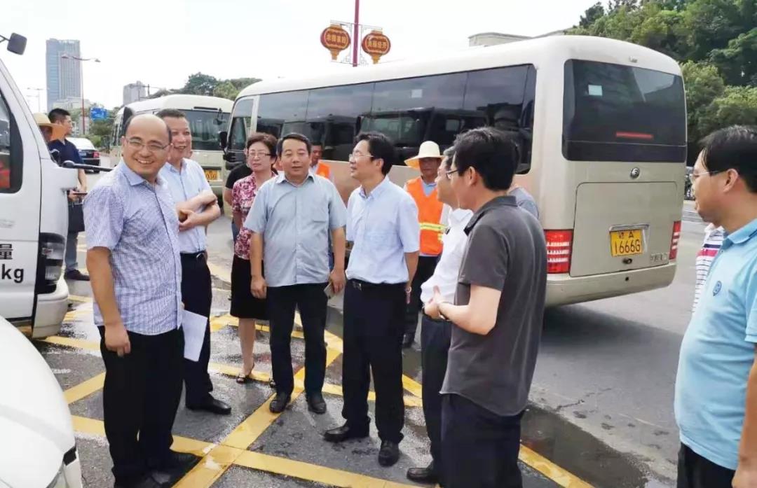 副市長宋鈾、市政府副秘書長楊保根一行來經(jīng)開區(qū)調(diào)研