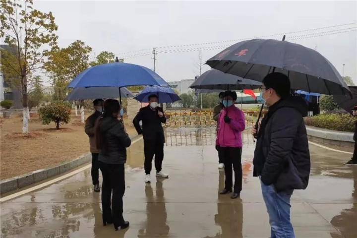 區(qū)管委會副主任王勵深入電子信息產(chǎn)業(yè)園部署疫情防控工作