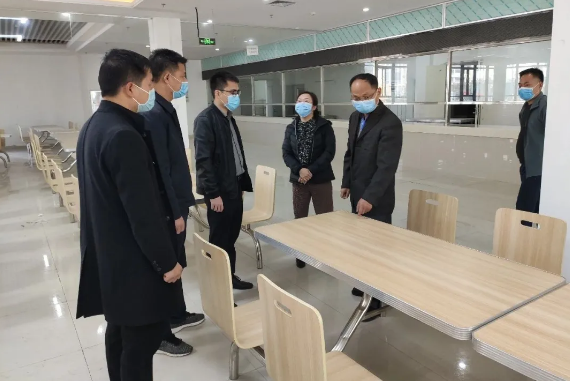 總經(jīng)濟(jì)師全面檢查中小企業(yè)園園區(qū)食堂和智能制造產(chǎn)業(yè)園