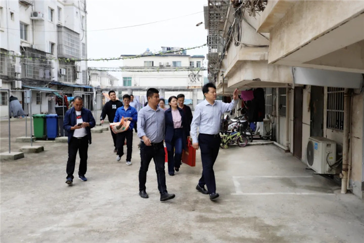 真情幫助暖民心 精準(zhǔn)扶貧解民困
