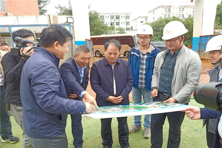 區(qū)管委會主任于立山一行調(diào)研學(xué)校項(xiàng)目建設(shè)情況