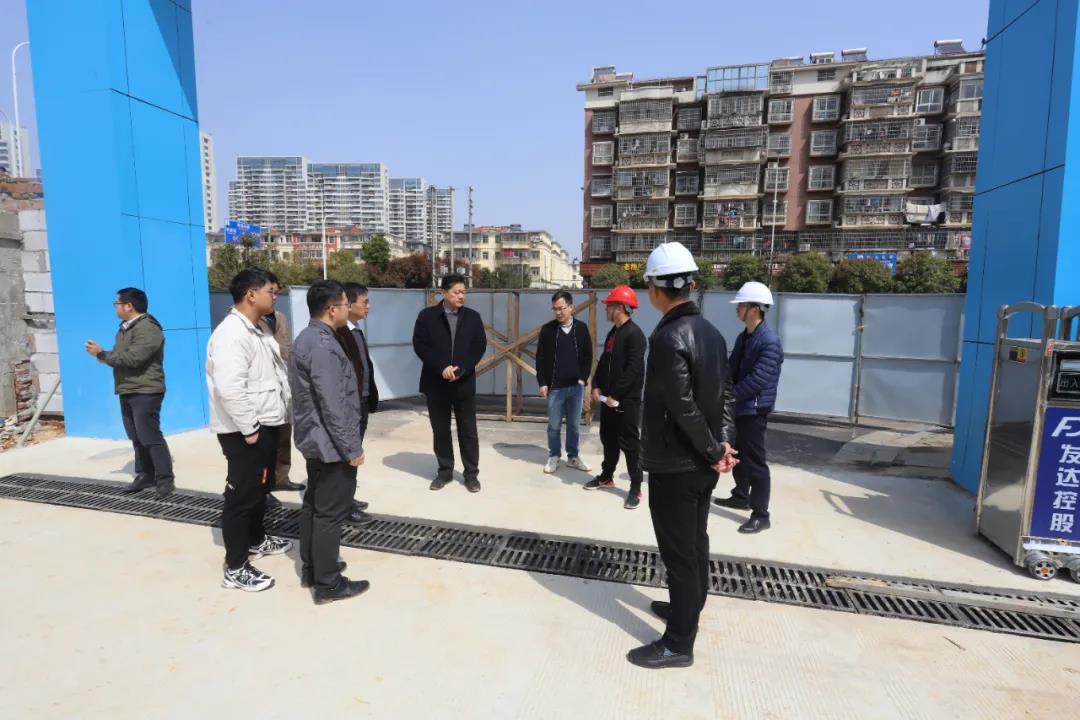 集團黨委書記、董事長謝榮華調(diào)度集團重大重點建設(shè)項目