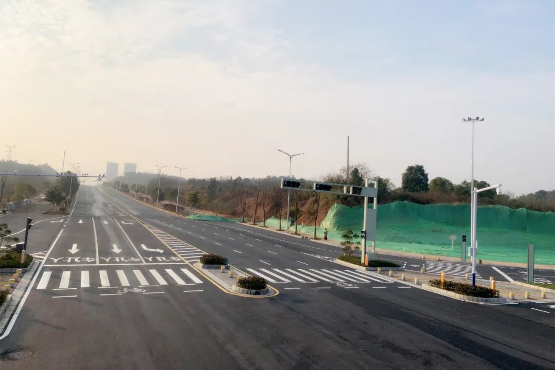 機(jī)場路（建業(yè)大道&mdash;興業(yè)大道）已實現(xiàn)全線竣工通車!