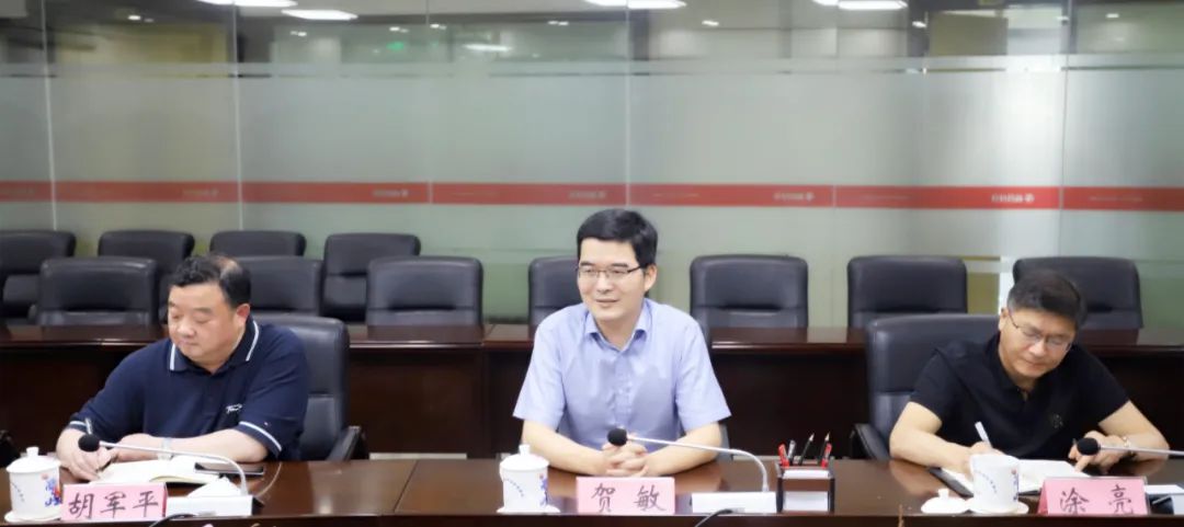 農(nóng)發(fā)行省分行營業(yè)部黨委書記、總經(jīng)理鄭兵來我區(qū)調(diào)研交流