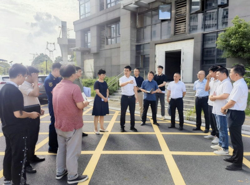 賀敏深入歐菲光二號(hào)園區(qū)調(diào)研&ldquo;產(chǎn)教融合項(xiàng)目&rdquo;入駐情況
