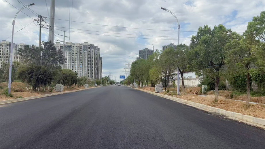 曰修路改造工程進度過半，預(yù)計10月底全線通車